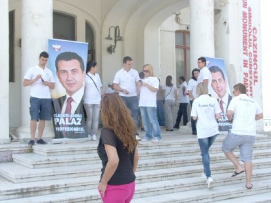 Fostul prefect şi-a început campania electorală la Cazinou: 
